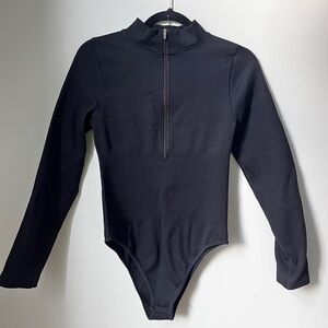 OQQ Black Ribbed Zip Bodysuit